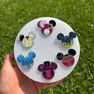 Disney Villains Trading Pins (6 total)